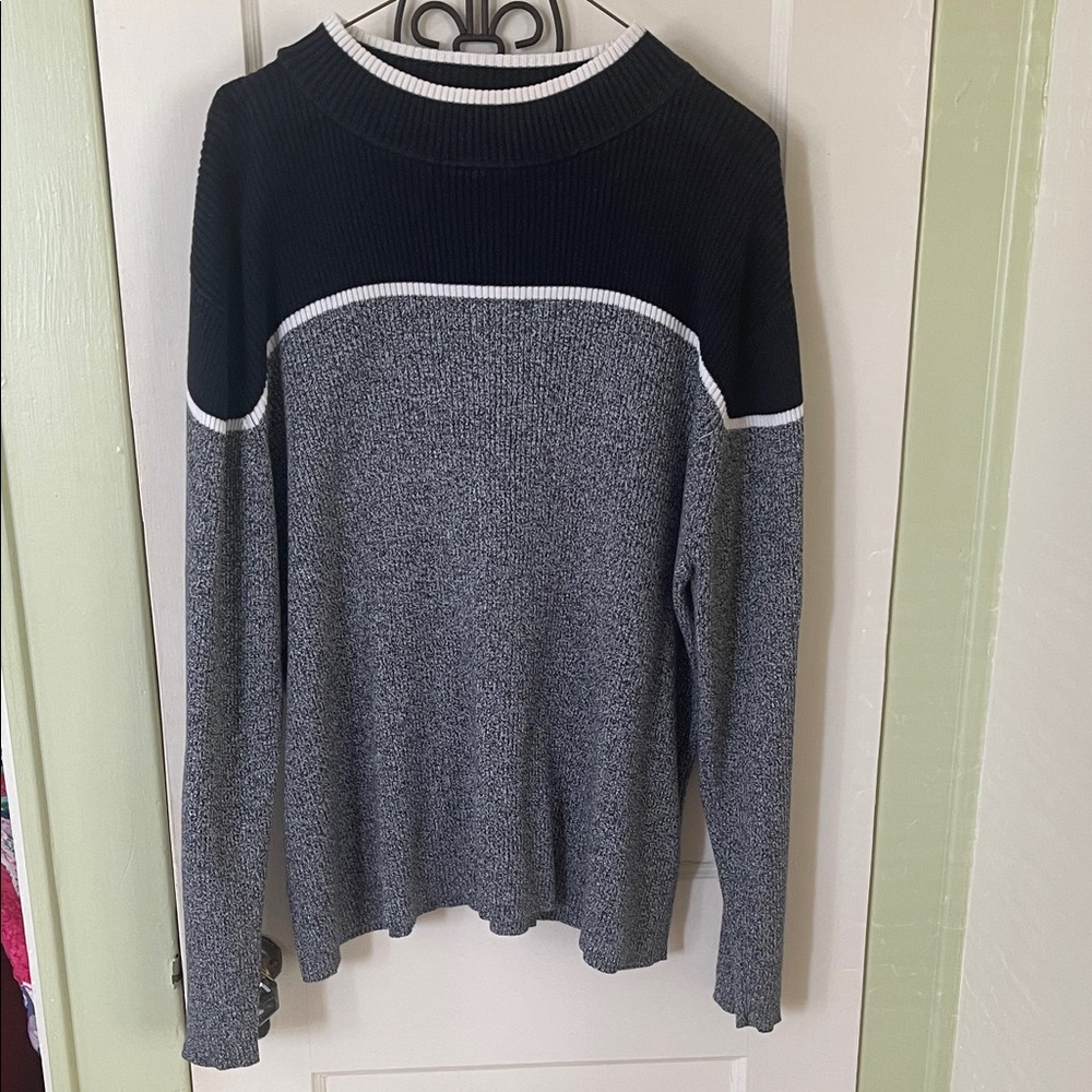 Women’s Black and Gray Sweater
